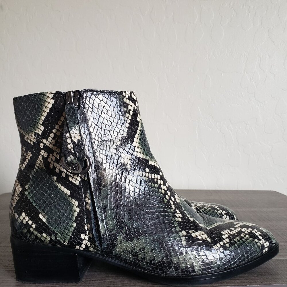 Naturalizer Henry Leather Snake Print Ankle Booties Boots Green Multi Womens 7.5